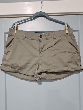 Boston Traders Women's Khaki Roll-Cuff Shorts